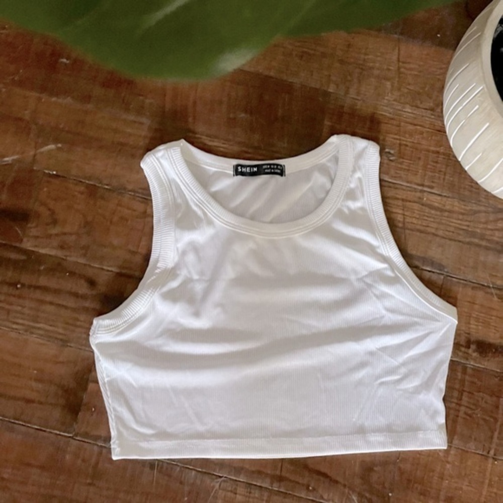 SHEIN Cropped Tank Top